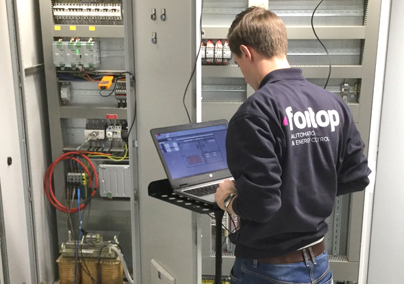 PQ-specialist Joeri voert een PQ Check uit PQ-specialist Joeri voert een PQ Check uit